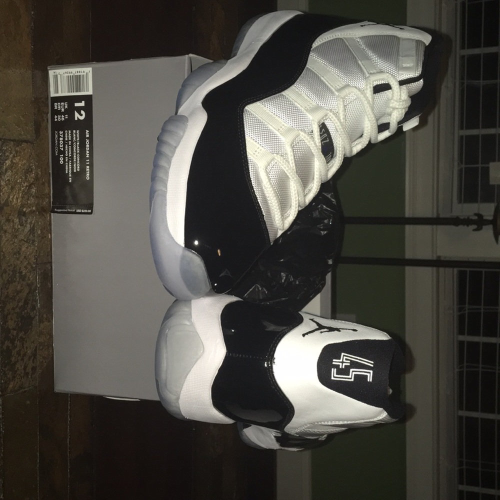 Air Jordan 11  Concord